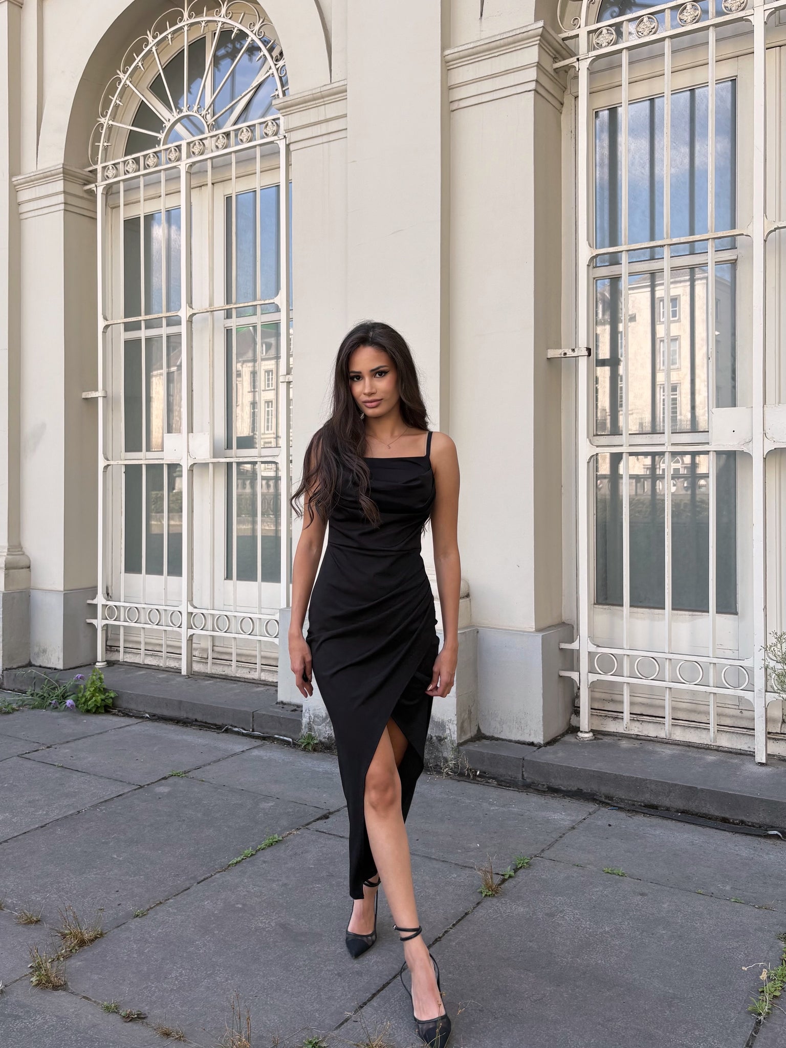 Robe silhouette noire Image 4